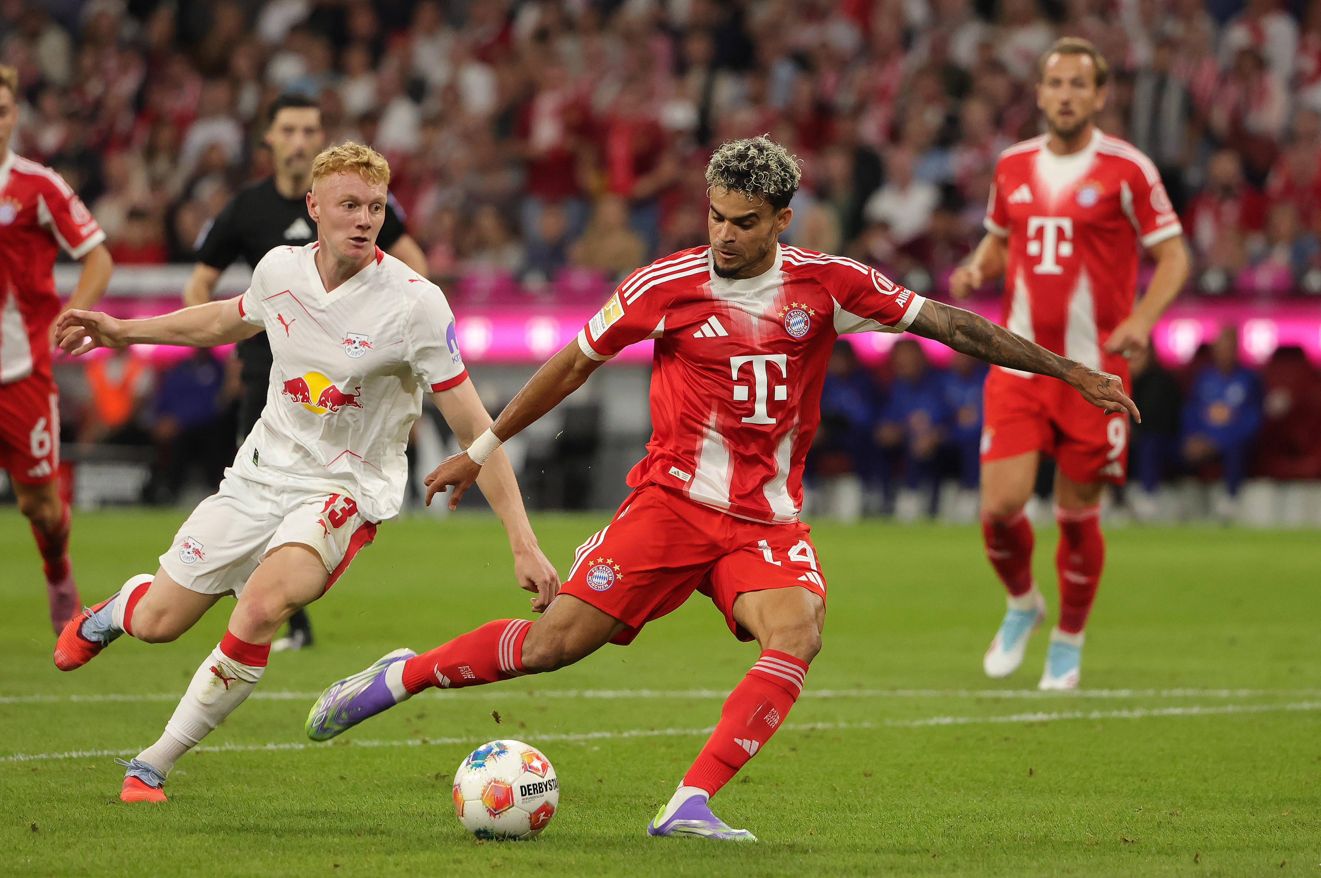 包含拜仁慕尼黑打造全新英超三叉戟,迎接迪亚斯加盟的词条 包含拜仁慕尼黑打造全新英超三叉戟,迎接迪亚斯加盟的词条