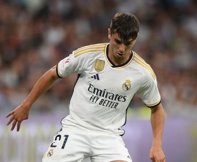 包含17场10球，卜拉欣是摩洛哥队史第二快达成进球上双的球员的词条