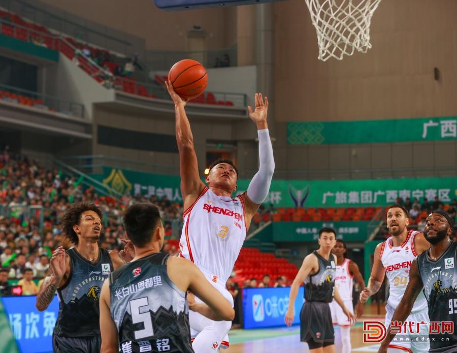 关于组图：CBA深圳击败四川贺希宁带球突破的信息