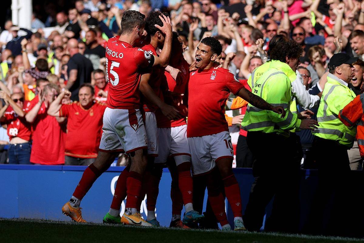 太快了!曼联十年还在重建,曼城从13场1胜到8连的简单介绍 太快了!曼联十年还在重建,曼城从13场1胜到8连的简单介绍