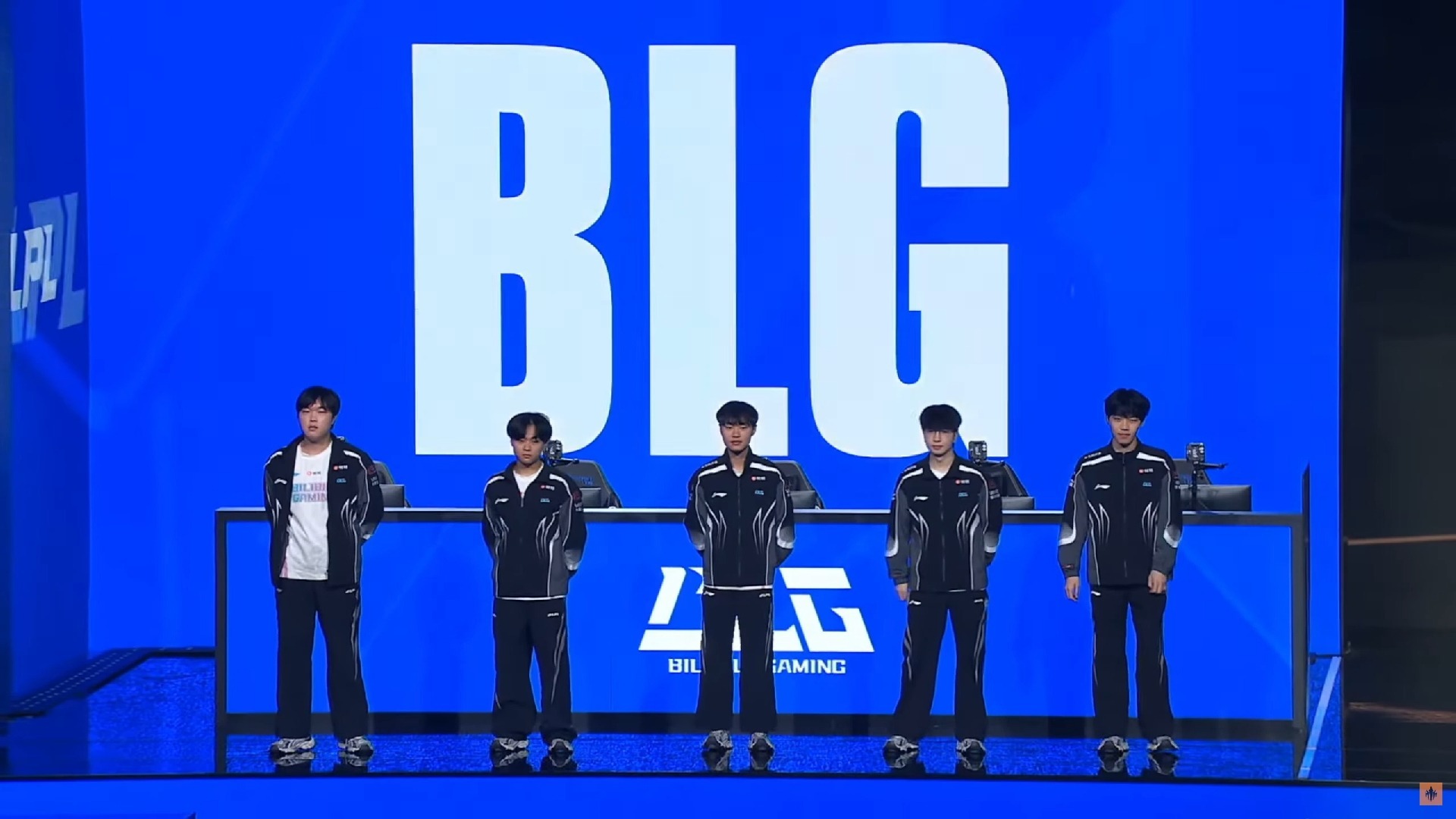 包含《英雄联盟》2025EWC电竞世界杯：AL战胜HLE晋级，BLG不敌G2的词条