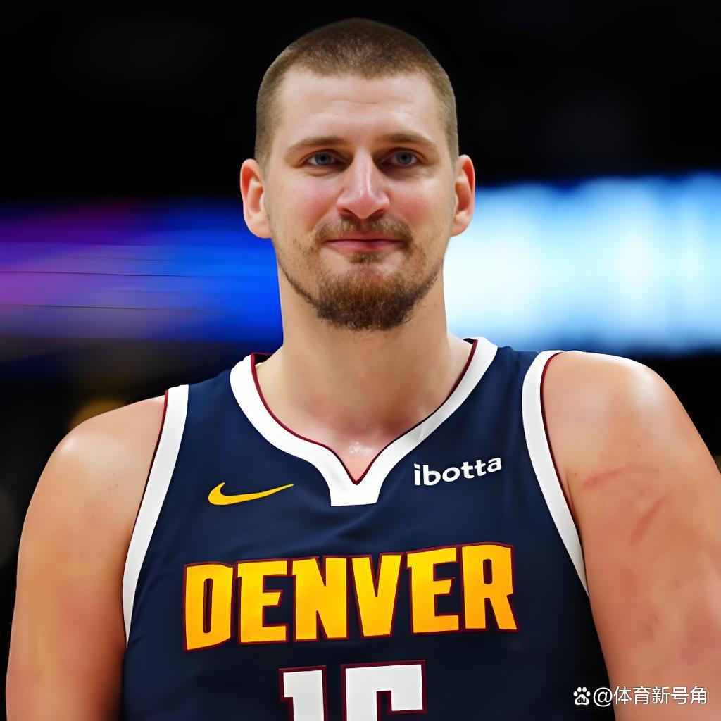 约基奇被队友意外踩到脚部痛苦倒地离场，提前退出今日比赛的简单介绍