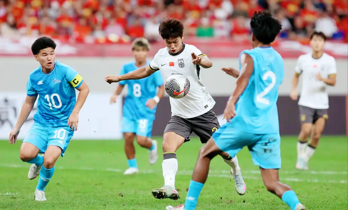 包含再见：又一球队退出中国足坛，2年前曾是联赛新贵，现在即将解散的词条