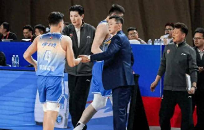 关于刘炜:今年太艰难,这时候就是考验我们球员和教练员的意志的信息 关于刘炜:今年太艰难,这时候就是考验我们球员和教练员的意志的信息