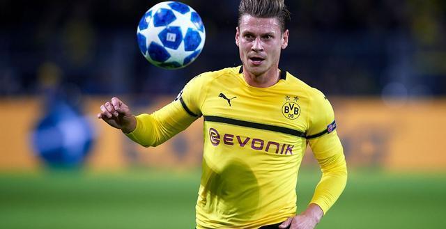 关于2-0升第二却内讧，多特天才被换下生气离场，主帅：他表的信息