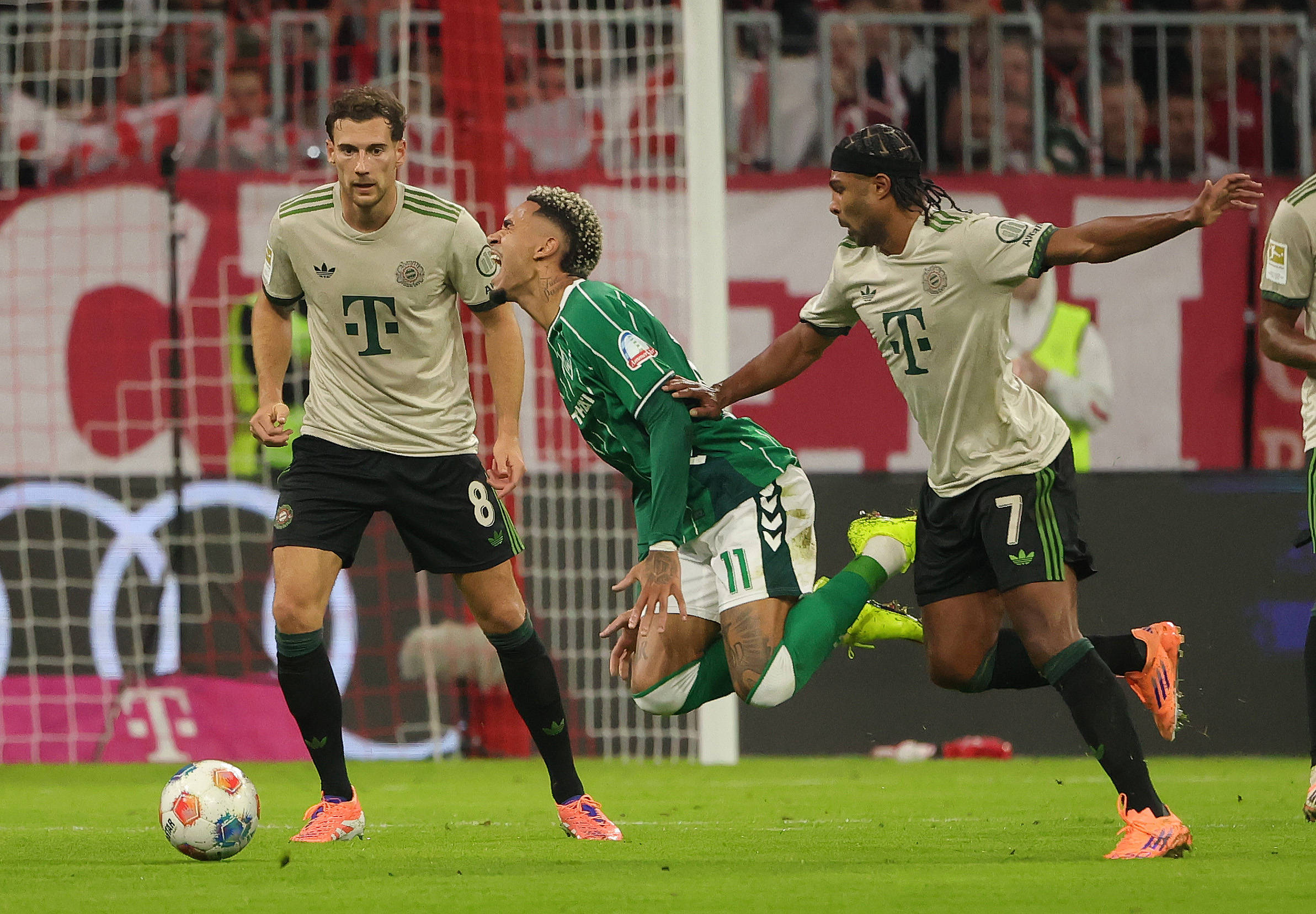 关于拜仁横扫德甲2025：百球狂轰彰显无解统治力的信息