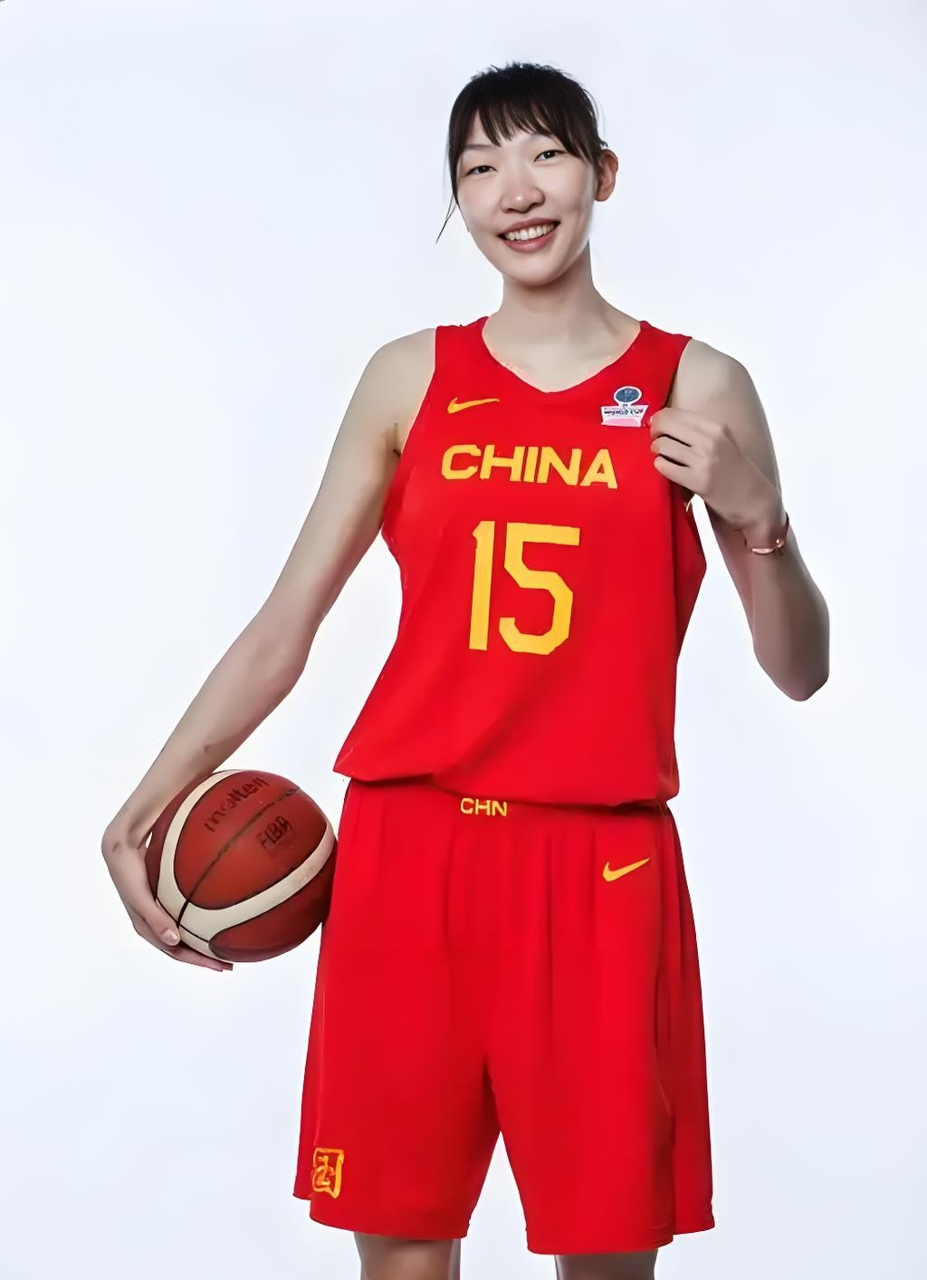 篮板第1+得分第4!中国女篮18岁新星崛起:场均19+10真猛的简单介绍