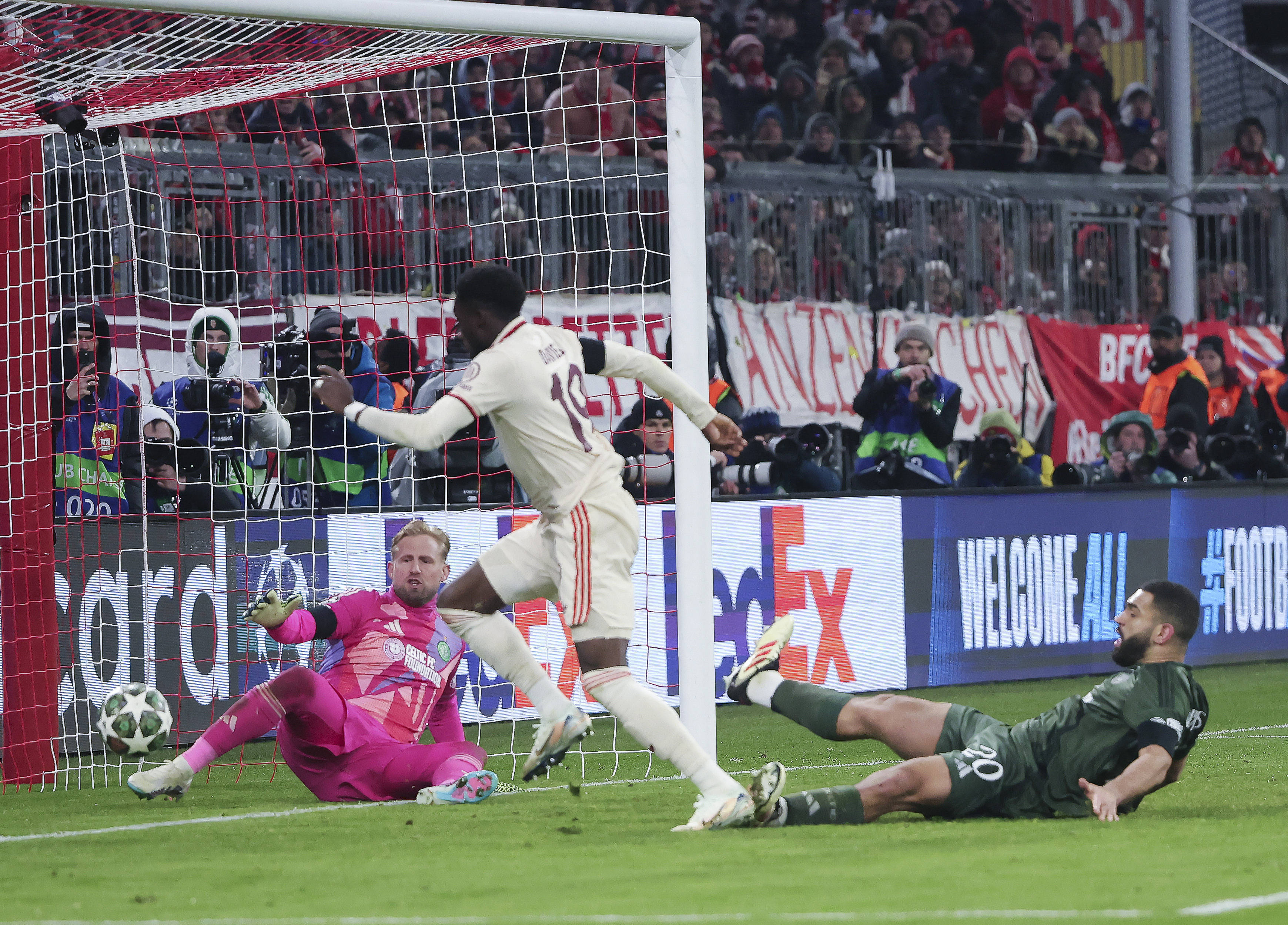 关于德甲争冠白热化：勒沃库森1-0险胜拜仁凯恩错失绝平良机的信息