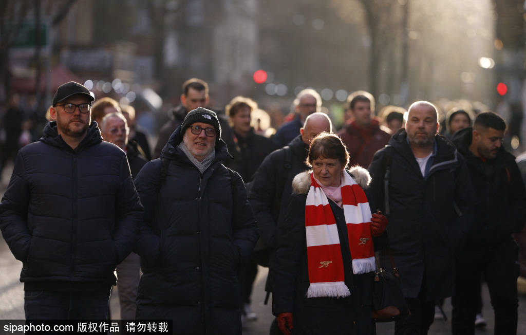 欧冠资格赛第三圈，范佩西将率领费耶诺德迎战老的简单介绍