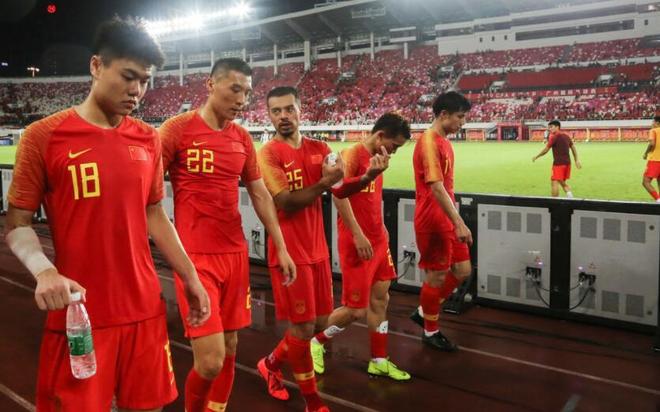 包含霍夫曼谈友谊赛失利：我们还没找到节奏，过早放的词条