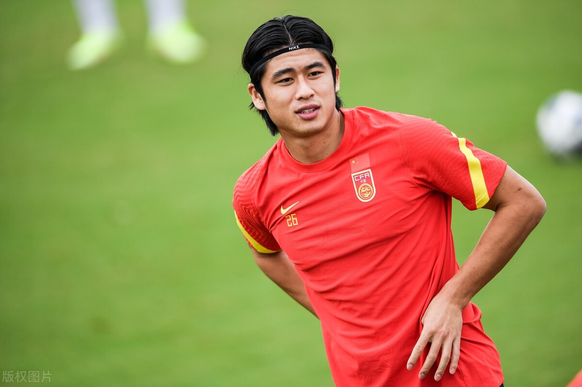 包含国足评分：颜骏凌张玉宁表现尚可后腰表现难如人意的词条