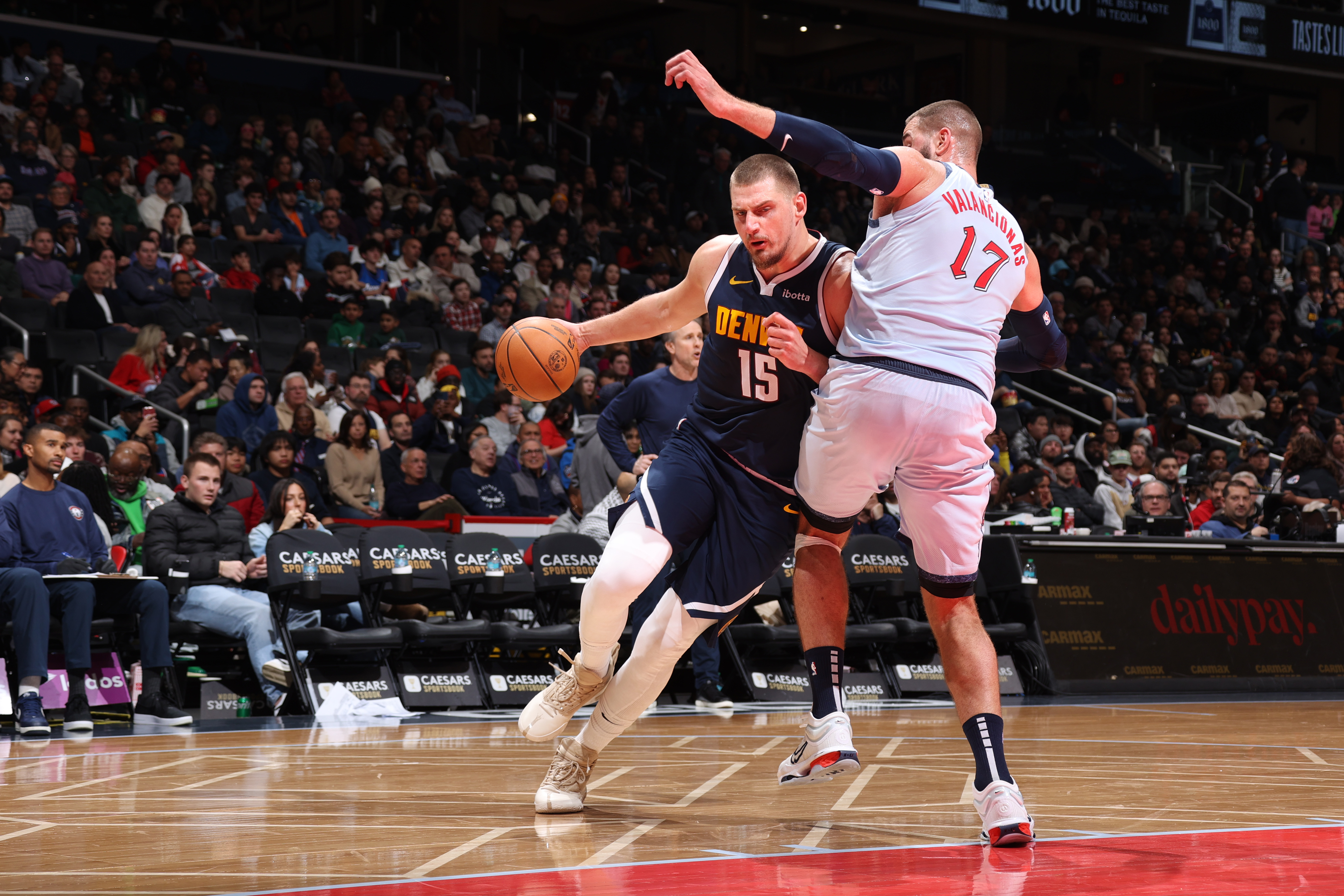 包含布克22+6+5布鲁克斯26分太阳擒奇才4连胜的词条