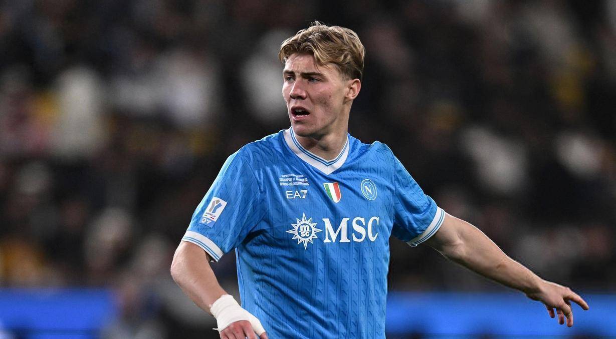 关于德布劳内：孔蒂非常直接，他的执教方式与我习惯的信息