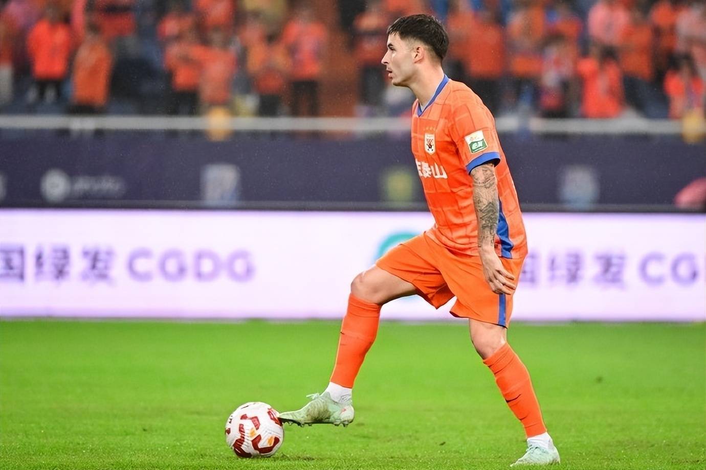 崔康熙闹剧重演？洛佩斯赖着不走，泰山队引援闹剧戳穿中超“金元后遗症”的简单介绍