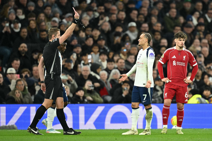 关于利物浦：在“令人恐惧”的转会传闻中，对手俱乐部以“明确立场”将英超球星“推向市场”的信息