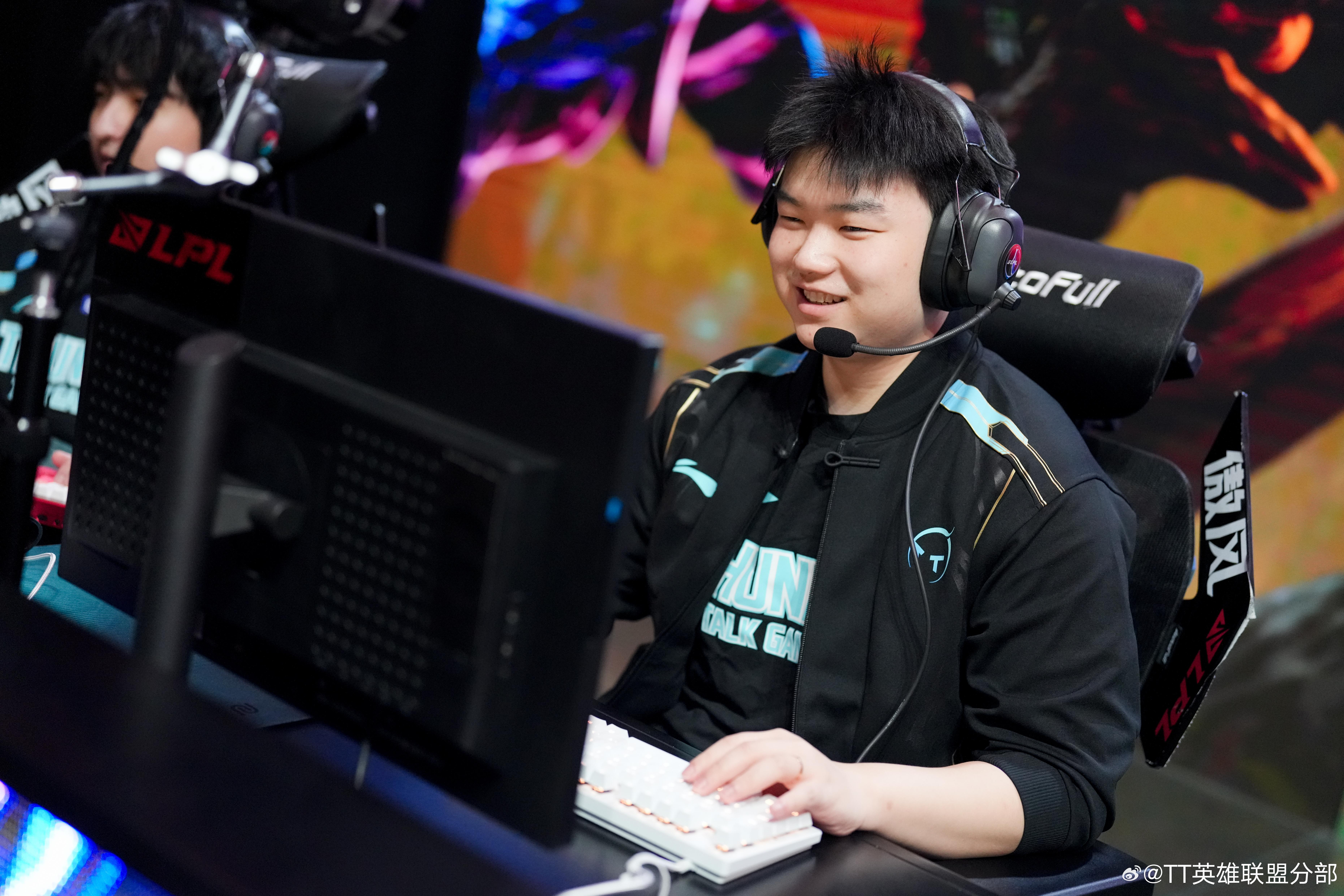 包含LPL第三阶段：TT三局速胜UP，轻松赢下比赛！的词条