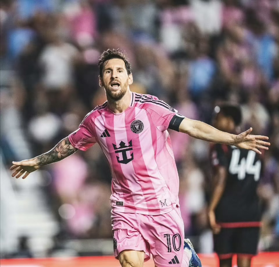 欧冠决赛上梅开二度，改制后8人做到，梅西无缘的简单介绍