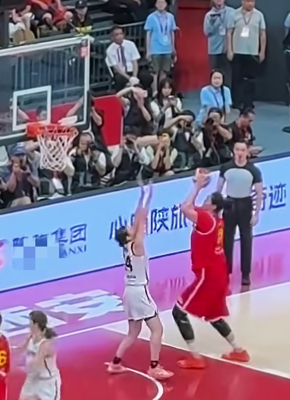 包含无解！张子宇10分钟砍12分“双塔”组合轮番制霸内线的词条