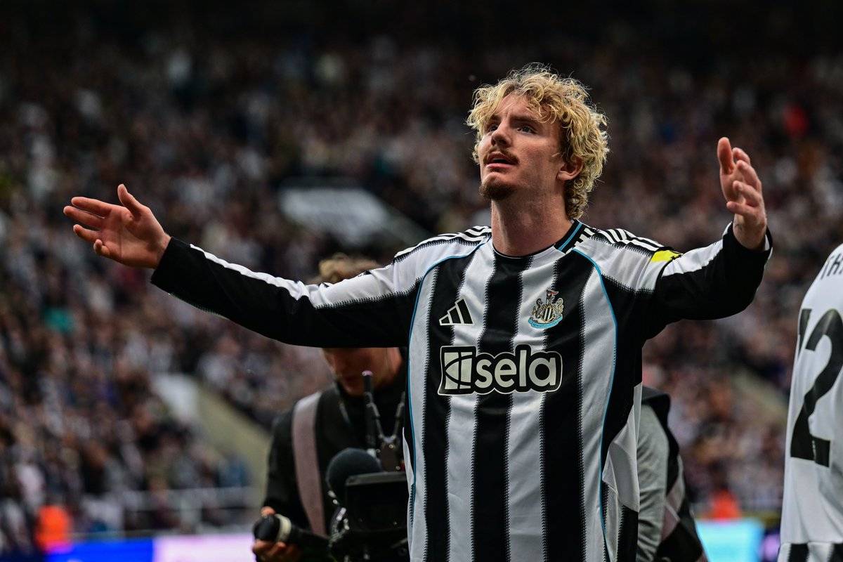 包含英超-B席破门被吹格瓦迪奥尔中柱曼城0-0桑德兰的词条