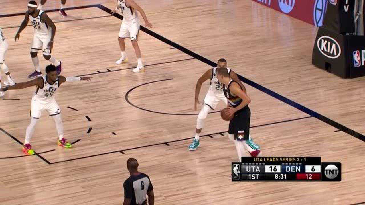 包含金鸡独立！约基奇再秀招牌单脚三分，第二次出手即中的词条