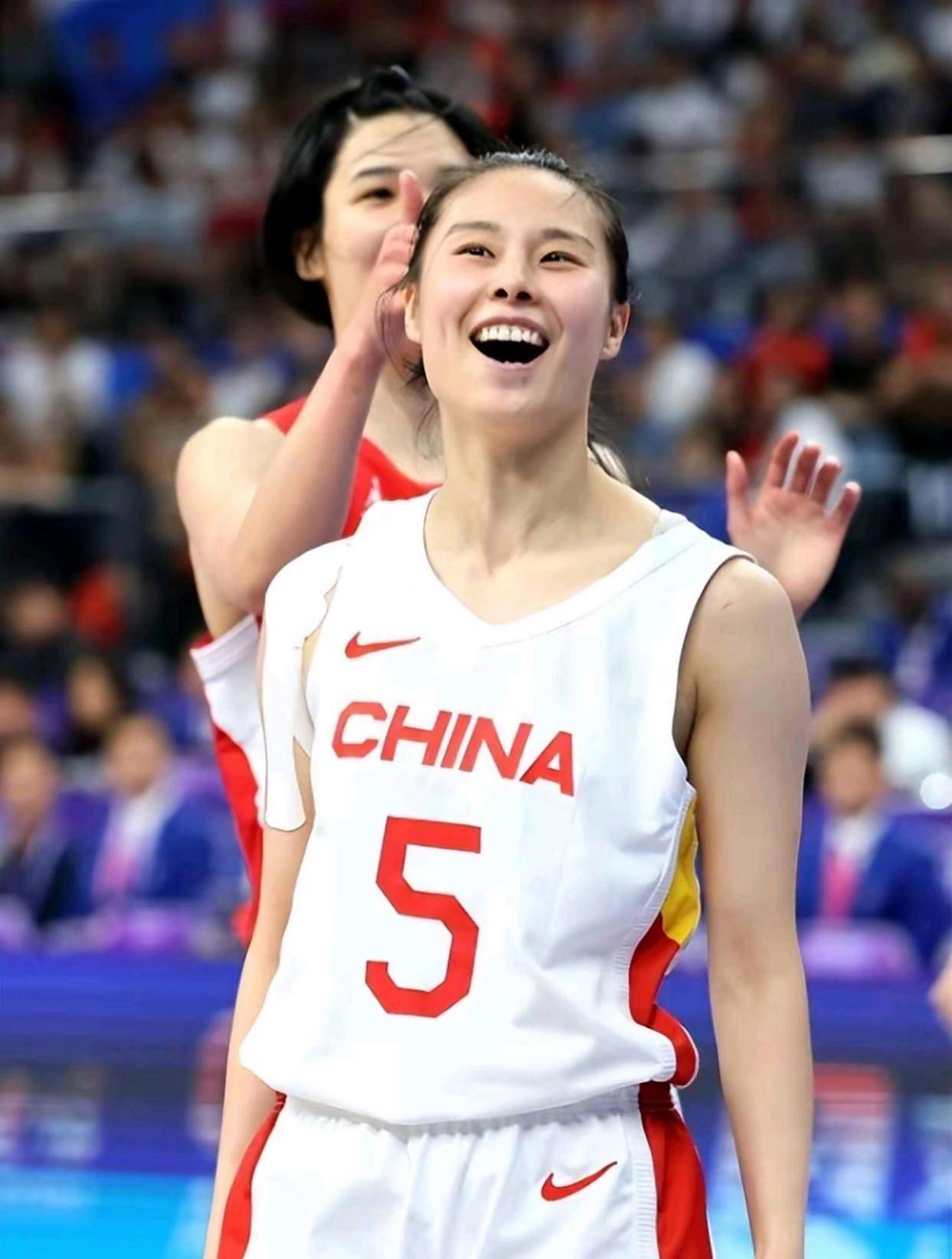 包含轻松！杨舒予16分钟得分上双王思雨7助攻盘活进攻的词条