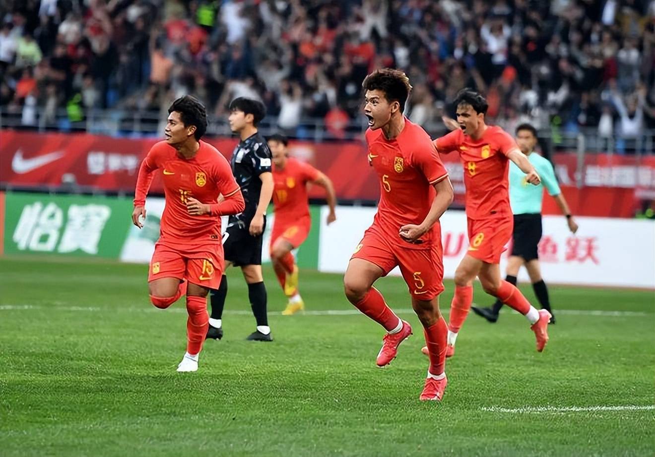 关于国脚大户:山东泰山共9名球员入选国足和U22国足最新名单!的信息 关于国脚大户:山东泰山共9名球员入选国足和U22国足最新名单!的信息