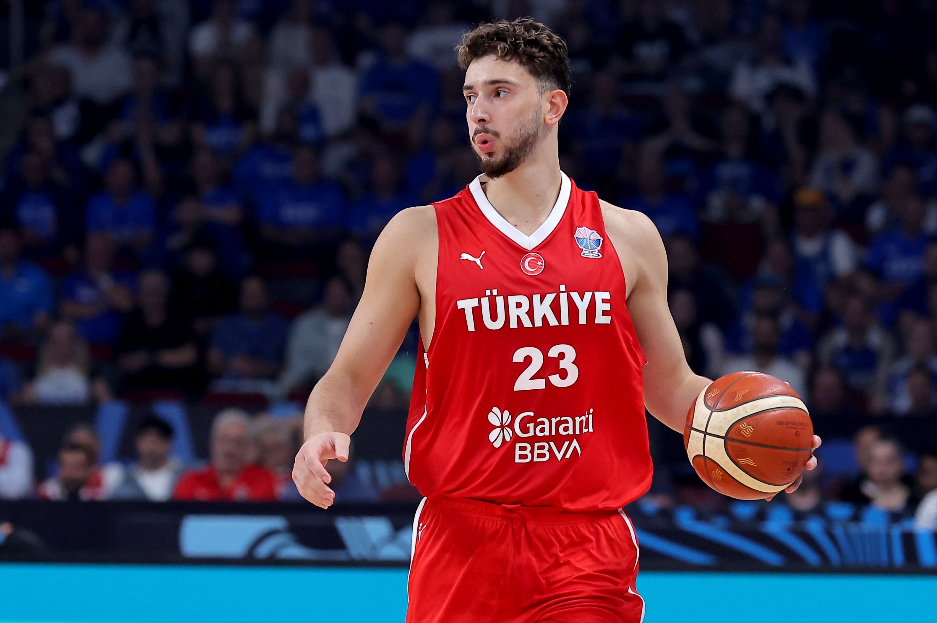 申京全场出战34分钟，12投8中得到20分6篮板6助攻2抢断1盖帽的简单介绍