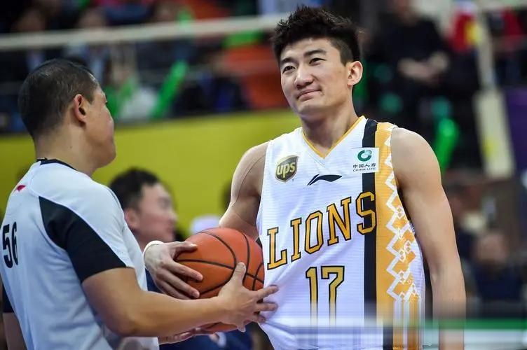 包含CBA第八轮最佳阵容：新疆队长两双孙铭徽入选的词条