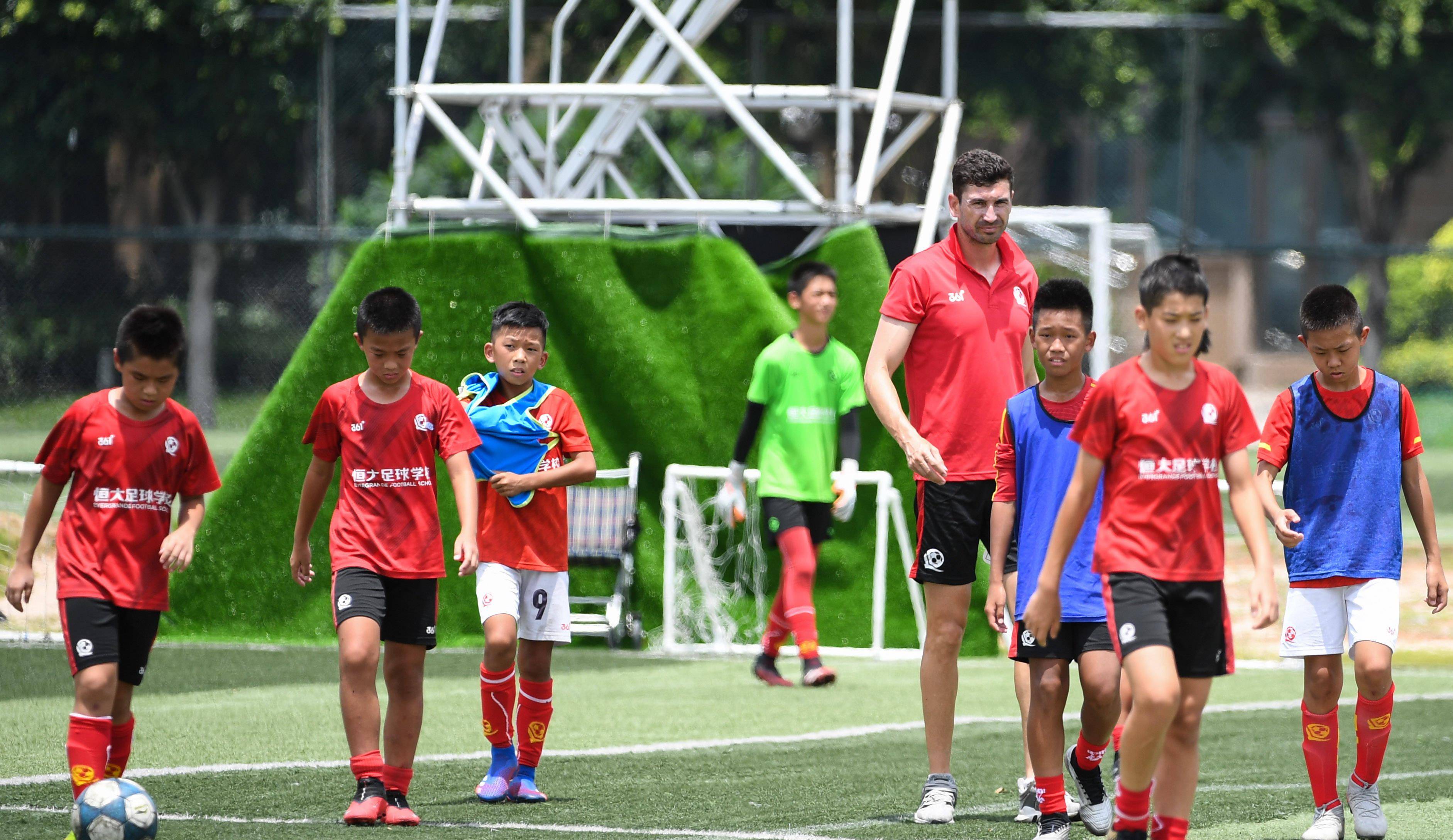 包含比亚迪赞助海选未来，为中国足球事业尽一份力量！的词条