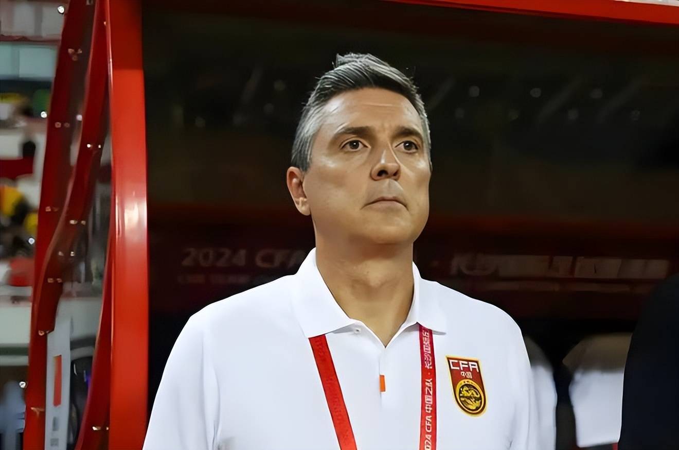 喜讯！54岁的新高洪波重返中国足坛执教，新东家已官宣他加盟的简单介绍