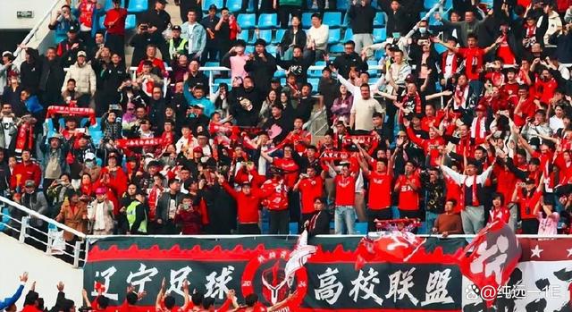 包含登顶!中超-阿苏埃建功申花3-1送国安首败的词条