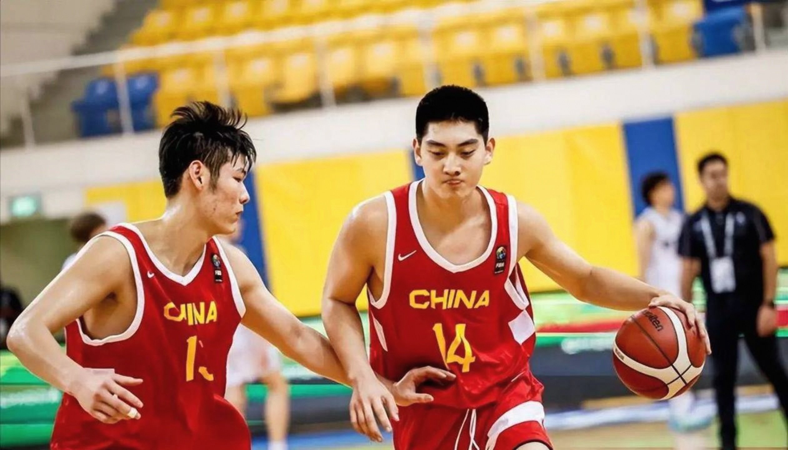 包含江苏男篮总结比赛：球队展现出良好的成长势头与团队凝聚力的词条