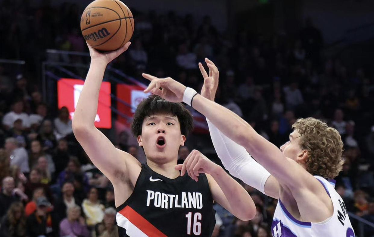 包含杨瀚森连得5分打停鹈鹕,下场与队友握手相互打气的词条 包含杨瀚森连得5分打停鹈鹕,下场与队友握手相互打气的词条