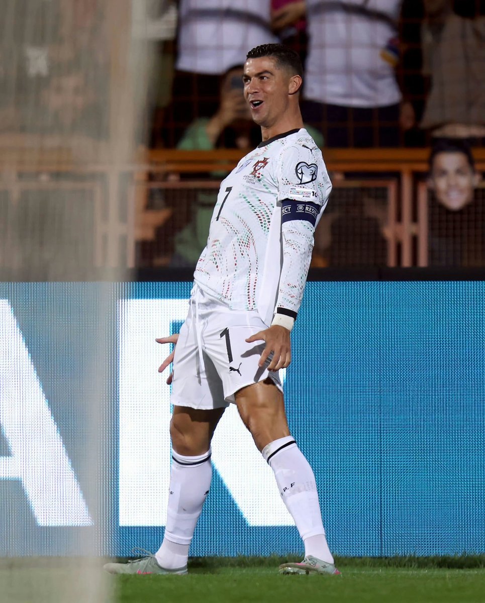 包含40岁40球!梅开二度制霸射手榜C罗发老爷爷笑哭表情自嘲的词条 包含40岁40球!梅开二度制霸射手榜C罗发老爷爷笑哭表情自嘲的词条