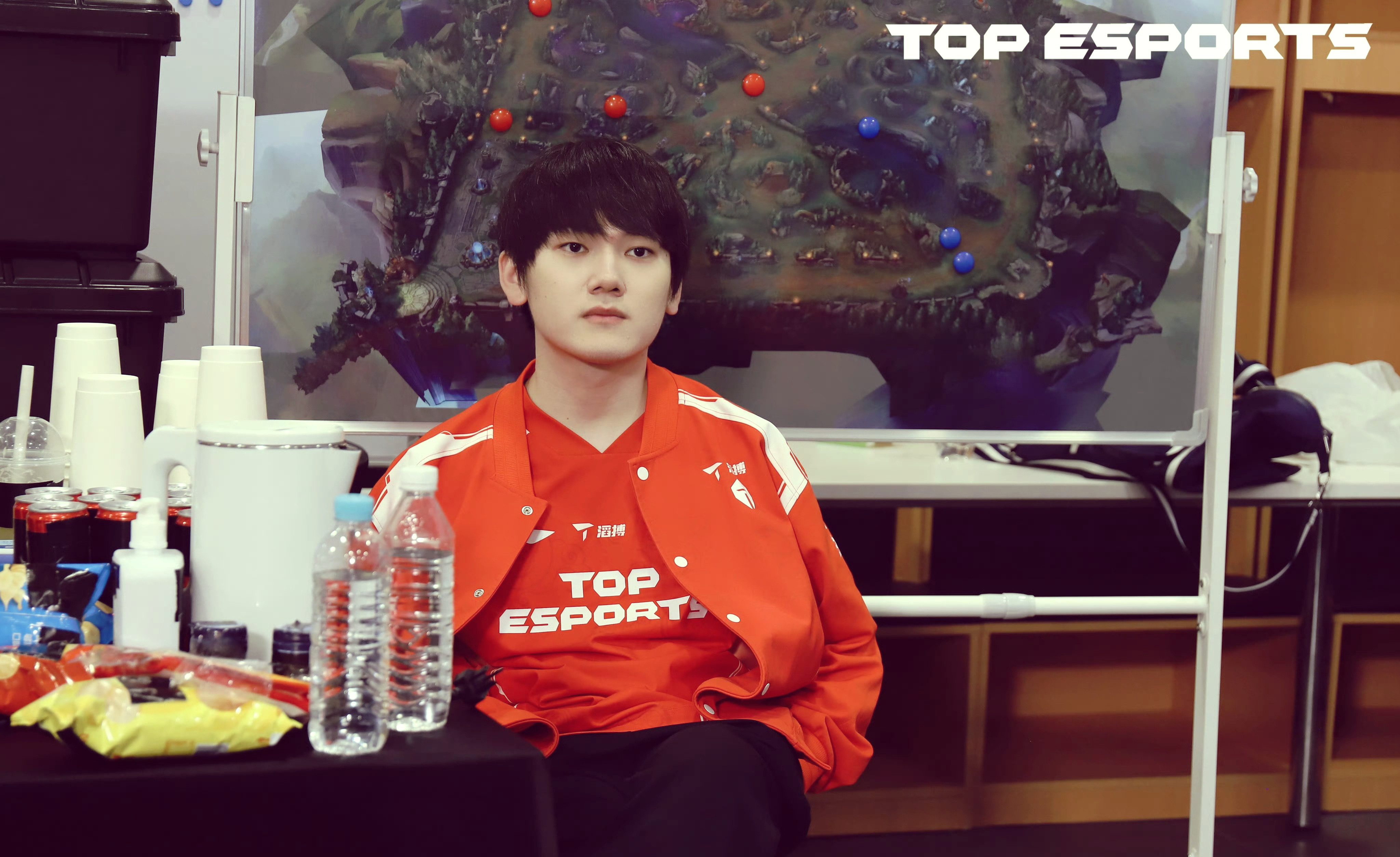 包含LPL最惨选手诞生！圈内主播爆料RNG离谱合同，LPL概念神陪玩挣钱的词条