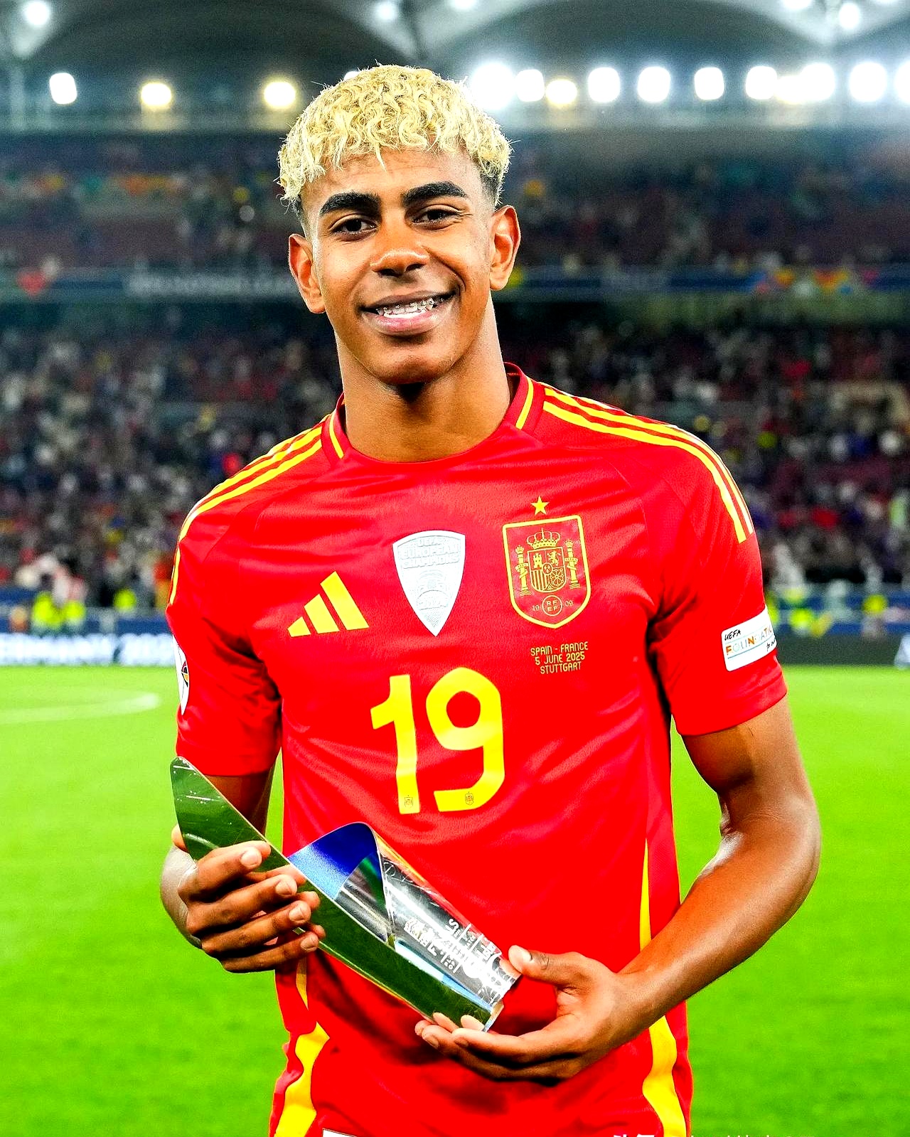 3000万欧！足坛新星入罗马，他能成新防线支柱吗？的简单介绍