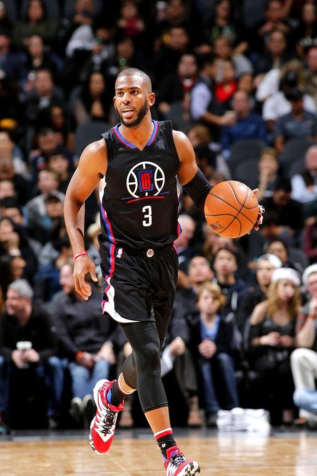 关于正式协议将晚点敲定，但保罗已经做出决定要回到快船的信息