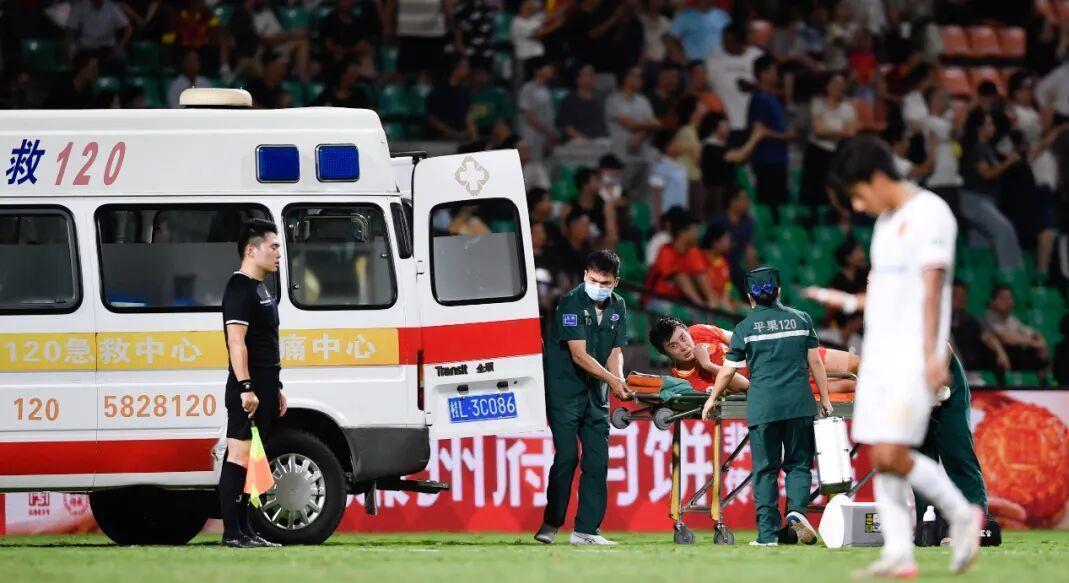 关于中甲联赛场上，重庆铜梁龙2-3落后的情况下，最后时刻连的信息