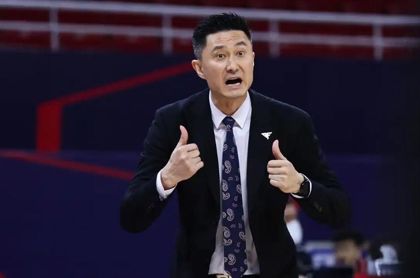 比赛中硬刚主帅！曝徐昕已向杜锋道歉并取得原谅的简单介绍