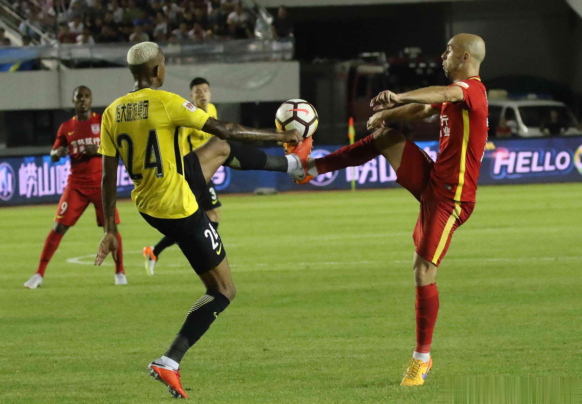 前中超巨星奢侈生活曝光:只坐私人飞机花光3.3亿元!的简单介绍