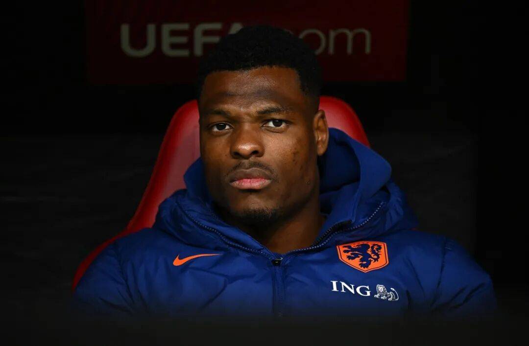 包含2500万欧续约！邓弗里斯留国米，巴萨引援失败暴露财政危机的词条