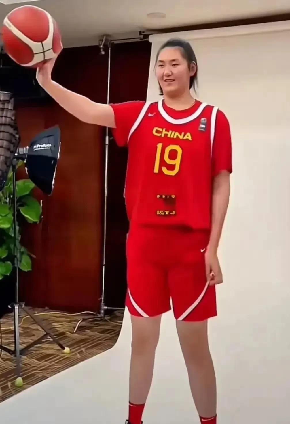 关于之前和中国女篮的热身赛帮助了我&不然不懂怎么打的信息