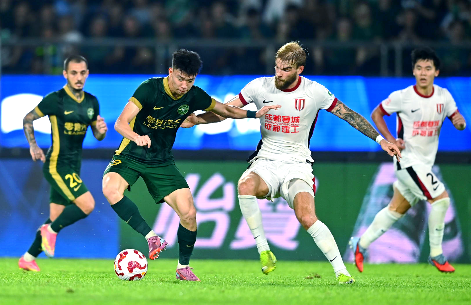 成都蓉城中甲第4冲超，3年亚冠4年争冠，这支球队凭的是的简单介绍