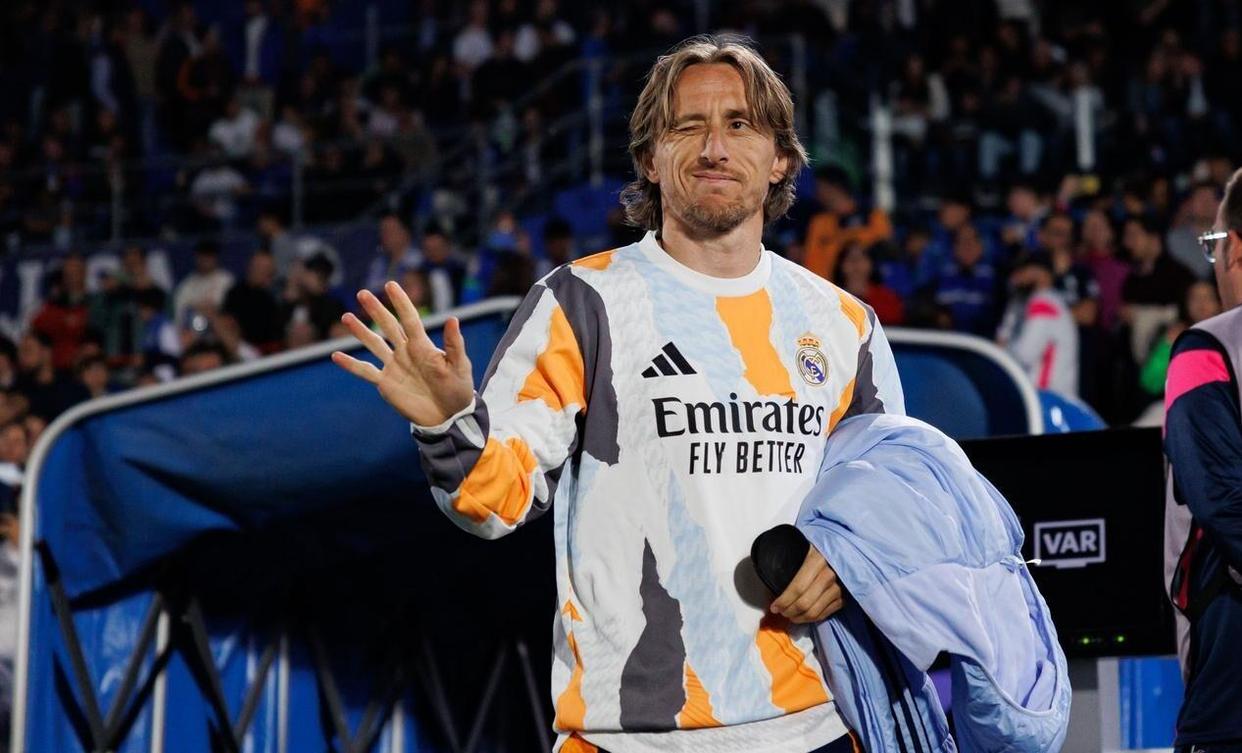 莫德里奇：C罗有一次因为防守散步，被穆里尼奥骂哭了！的简单介绍