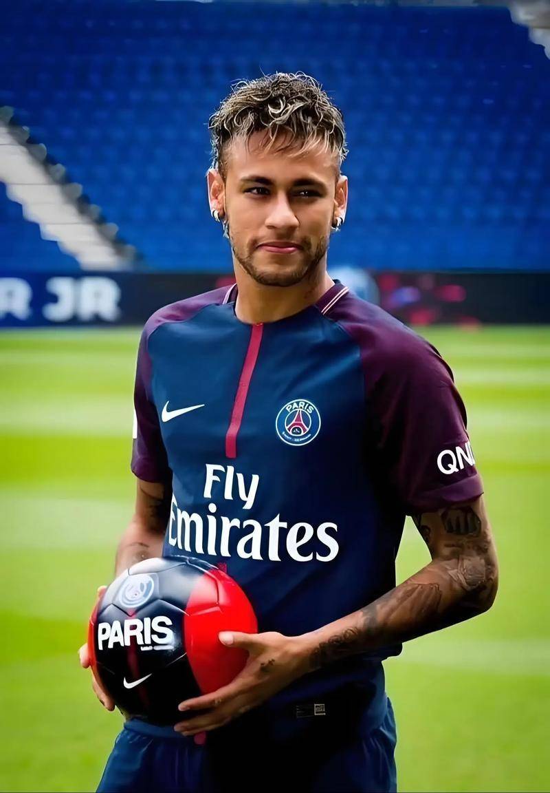 巴黎踢出了，自15年巴萨MSN时代以来，足坛罕见的统治力的简单介绍