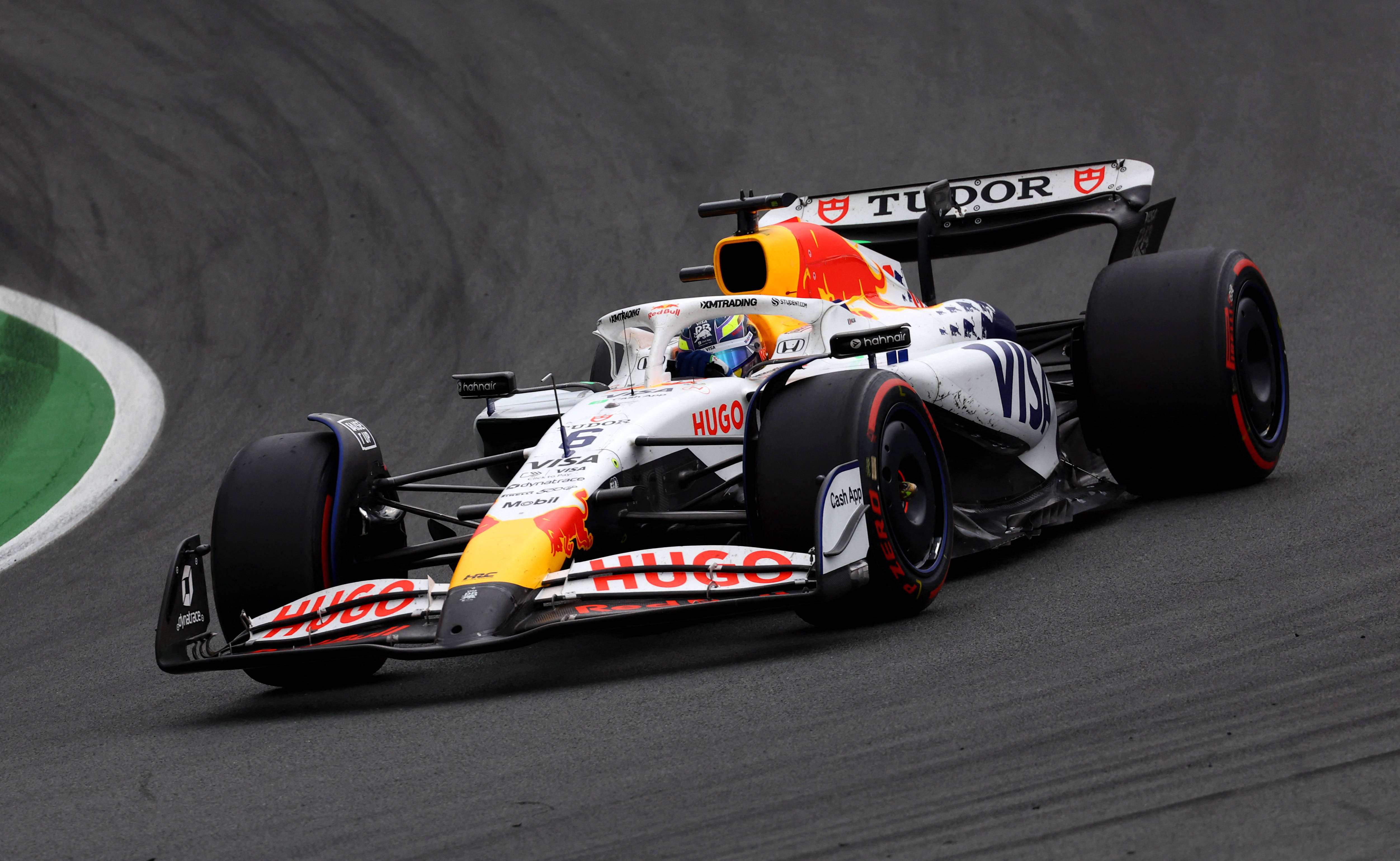 包含F1比利时站-迈凯伦揽前二皮亚斯特里夺冠乐扣登领奖台的词条