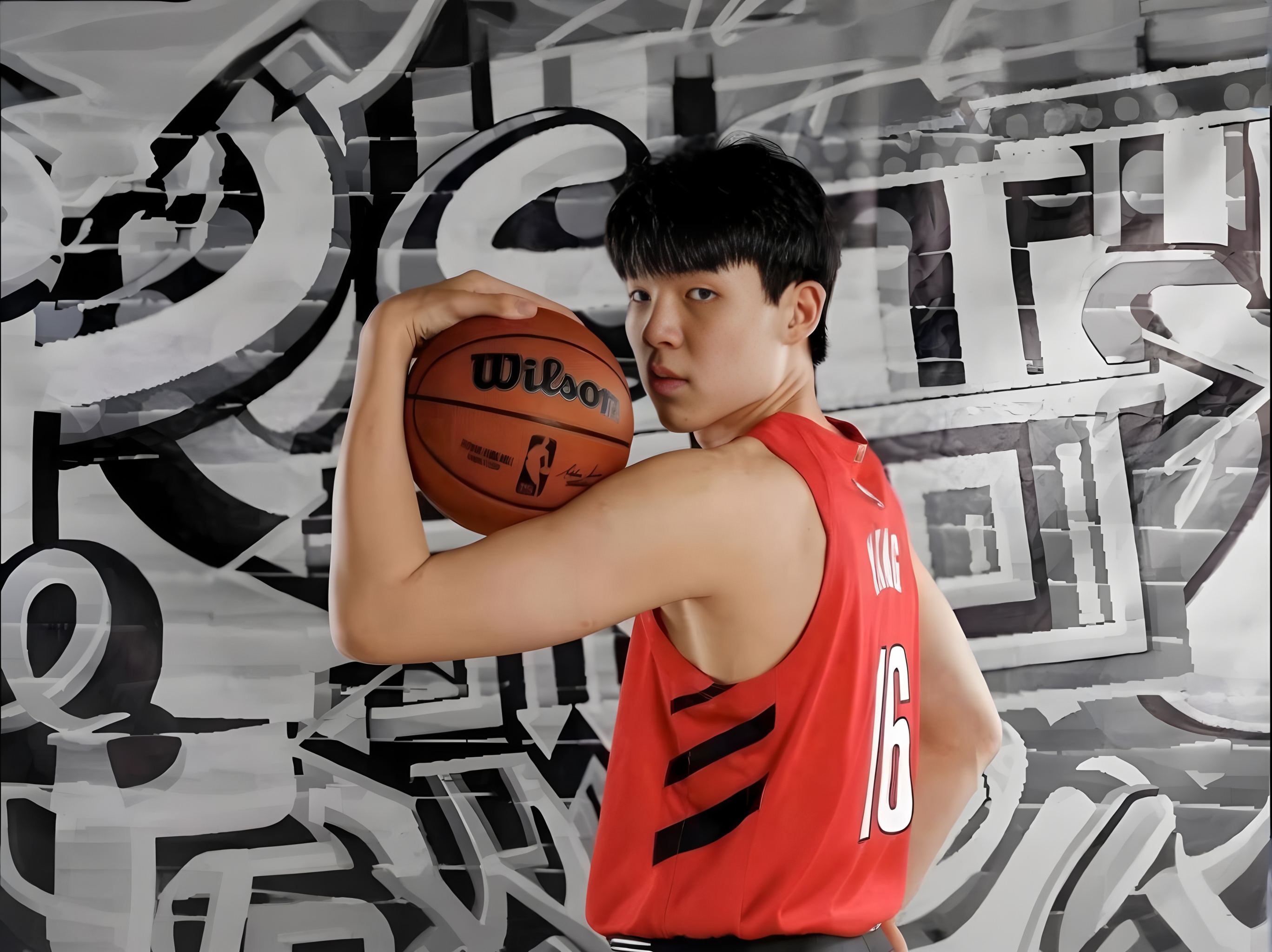 包含斯普利特观战开拓者比赛，今夏曾指导杨瀚森训练的词条