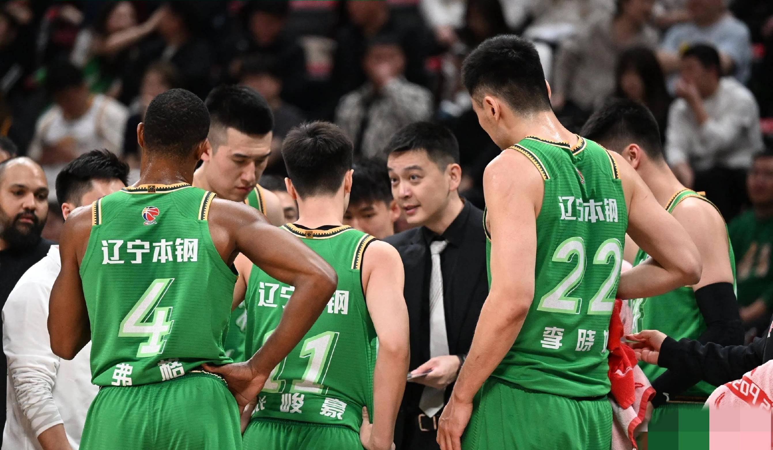 组图：CBA-辽宁不敌深圳杨鸣在赛中布置战术的简单介绍