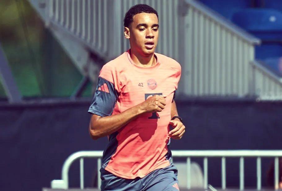 拜仁喜讯，穆西亚拉1月投入合练