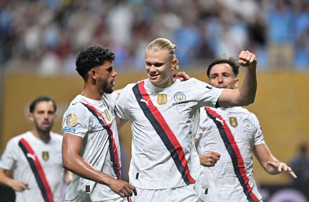 包含曼城冬窗引援稳健，切尔西教练矛盾激化或面临更替的词条